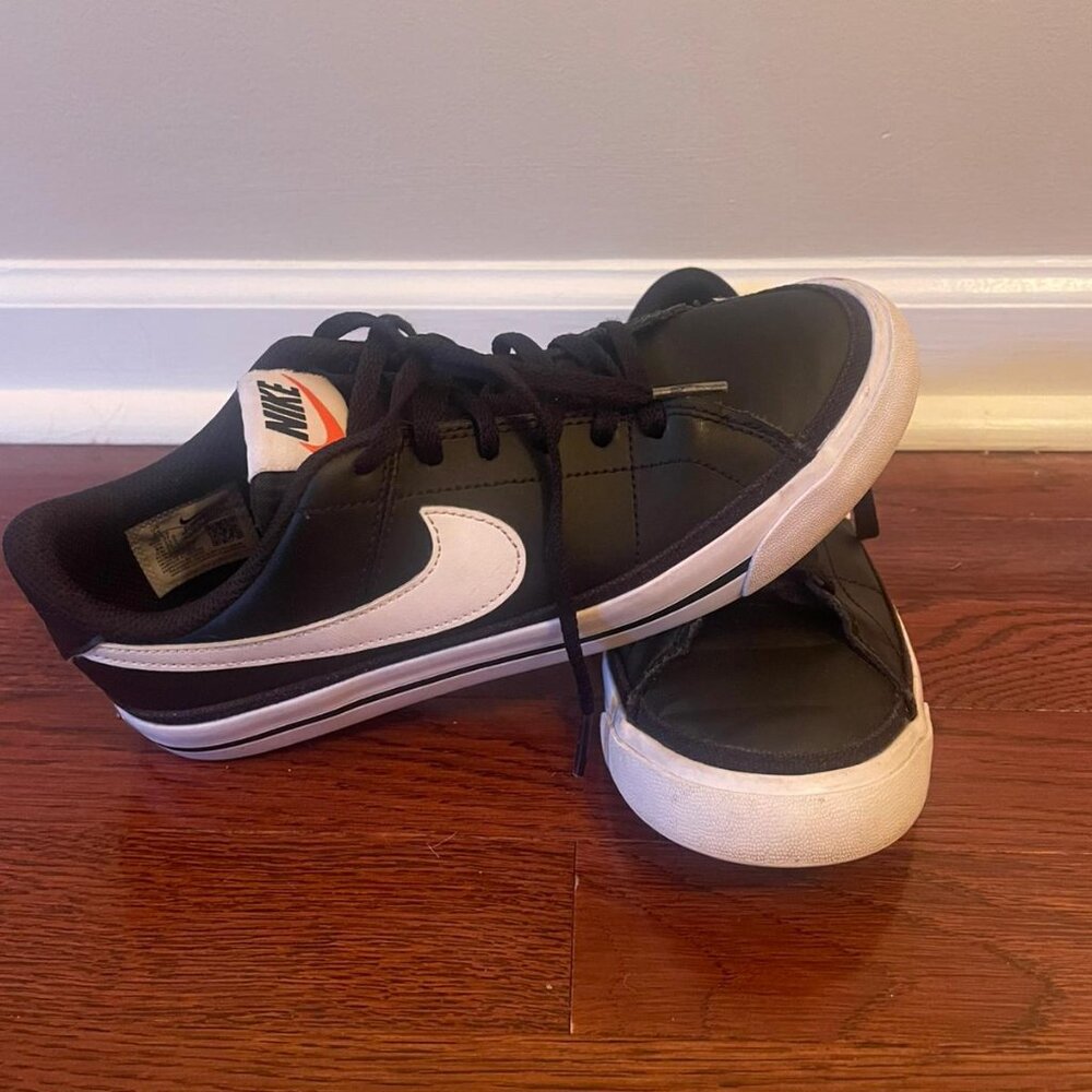 Nike Black & White Sneakers - Men’s Size 37.5 (US 5Y) - Picture 4 of 5